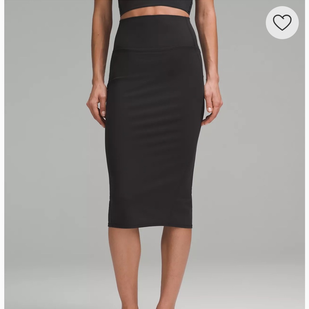 NWT. Lululemon. Nulu Slim-Fit High-Rise Skirt. Size 6. Color Black.